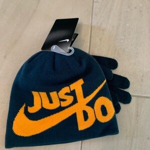 NEW Nike 2pc Kids Size Medium- Navy and Orange Beanie Winter Hat and Gloves Set